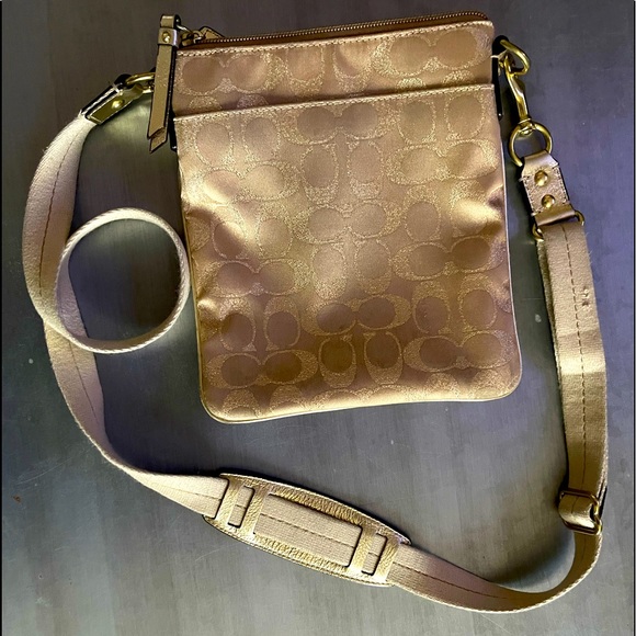 Cute Coach bag! - Picture 5 of 5